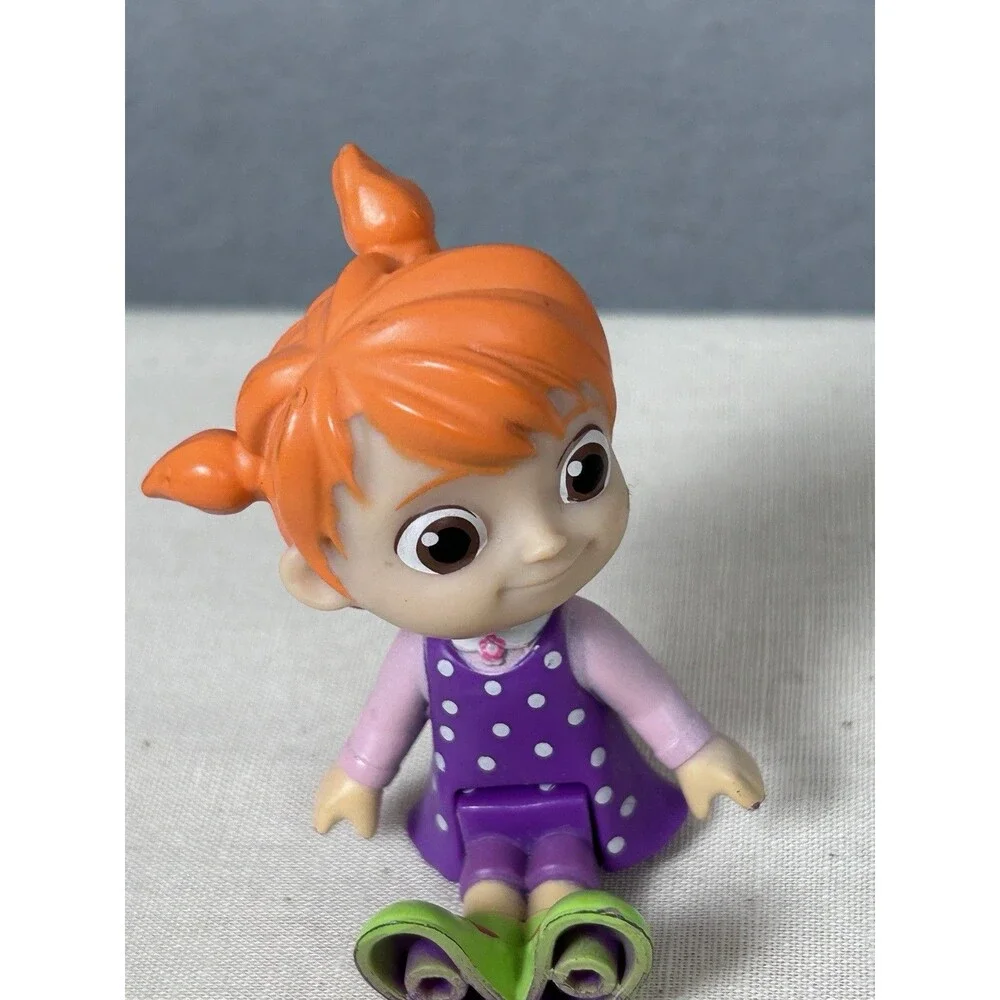 Jazwares Moonbug Cocomelon Yoyo Girl Figure Purple Polka Dot Dress posable 3